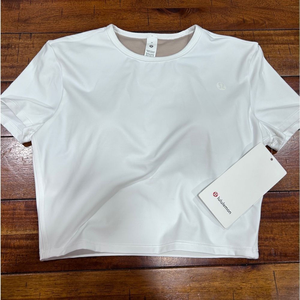 New Tight-Fit Cropped
Shelf-Bra Tee
